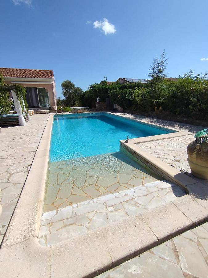 Gîte pour 2 personnes, avec terrasse ainsi que piscine et jacuzzi à Venzolasca - 2