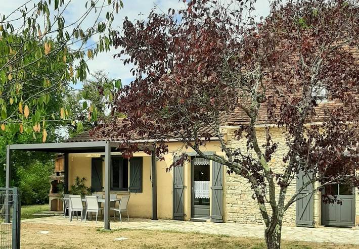 Location de vacances pour 5 personnes, avec terrasse ainsi que jardin et piscine à Salviac