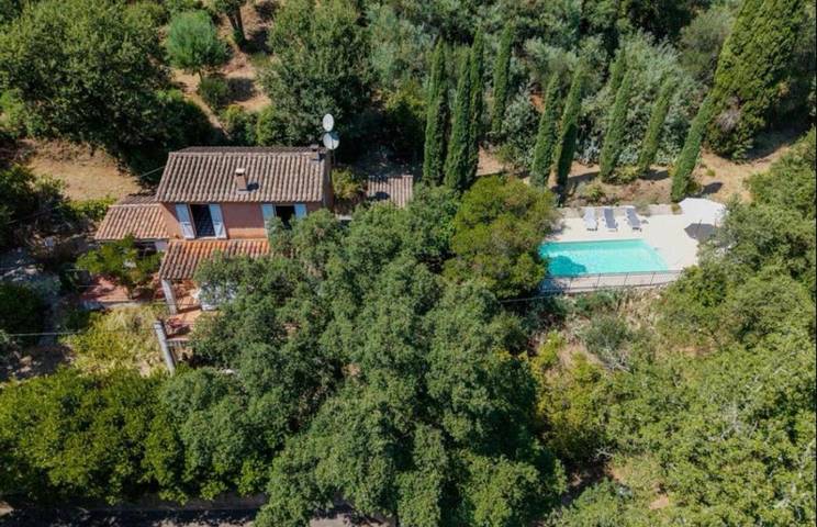 Location de vacances pour 6 personnes, avec piscine ainsi que jardin et vue, animaux acceptés à Les Mayons - 3