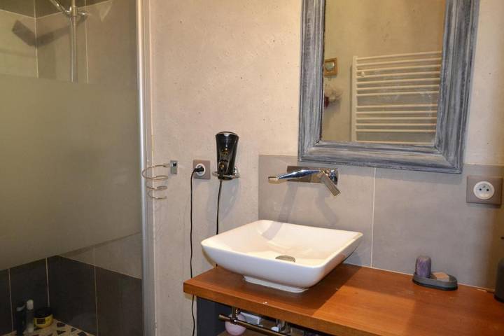 Location de vacances pour 2 personnes, avec jacuzzi et sauna ainsi que piscine et terrasse, animaux acceptés à Chef-Boutonne - 3