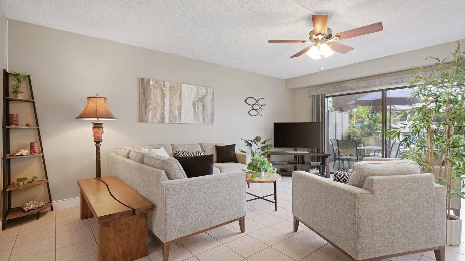 Entire apartment, Hale Lopaka at Kona Plaza in Kailua-Kona, South Kona