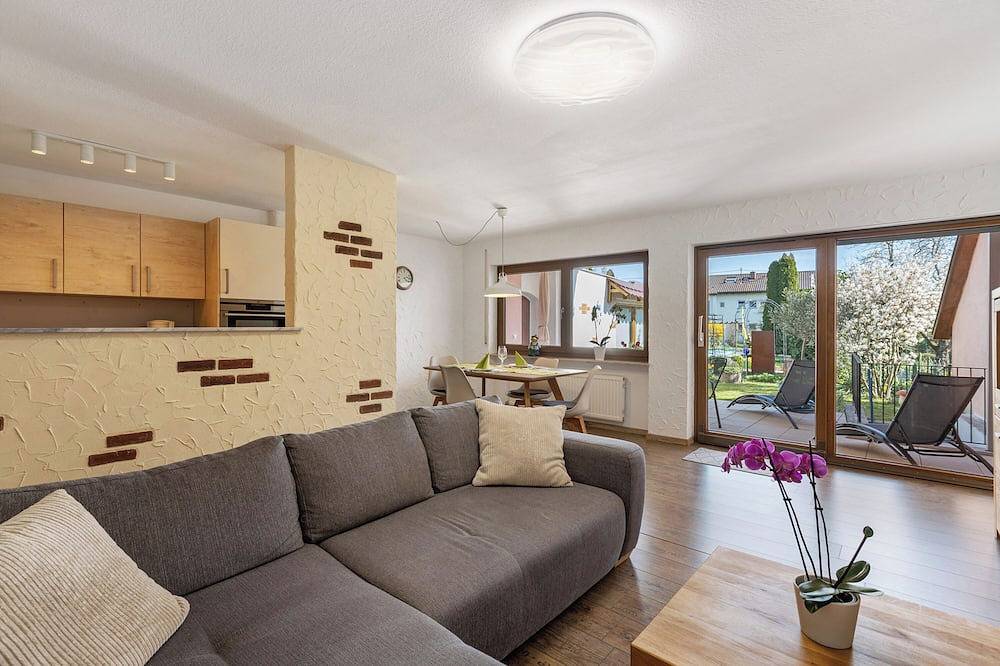 Ganze Wohnung, Ferienwohnung 'Im Hegau' mit Privatterrasse und Wi-Fi in Hilzingen, Hegau