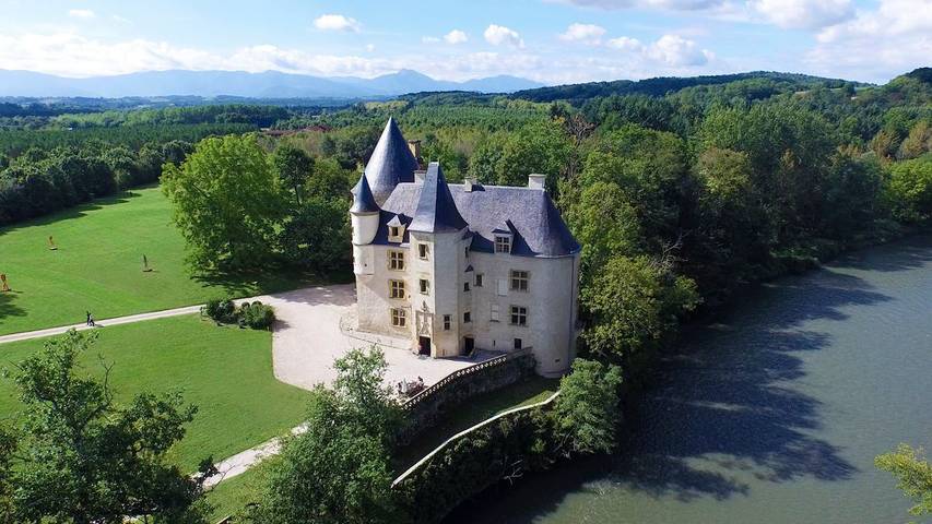 Gîte pour 22 personnes, avec terrasse et jardin à Saint-Martory