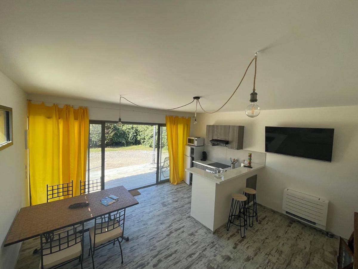 One-Bedroom House in Grambois, Parc naturel régional du Luberon