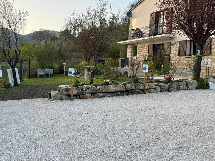 Chambre d’hôte pour 2 personnes, avec jardin ainsi que vue et piscine à Castellane - 4