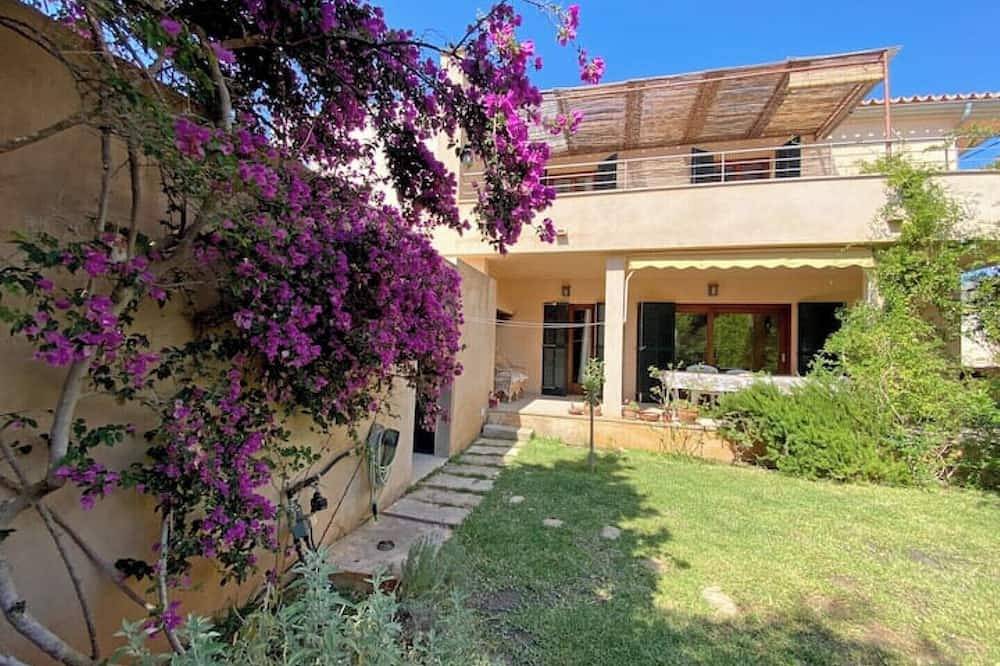 Beautiful open plan village house in Mallorca's Natural Park of Llevant in Colònia de Sant Pere, Artà