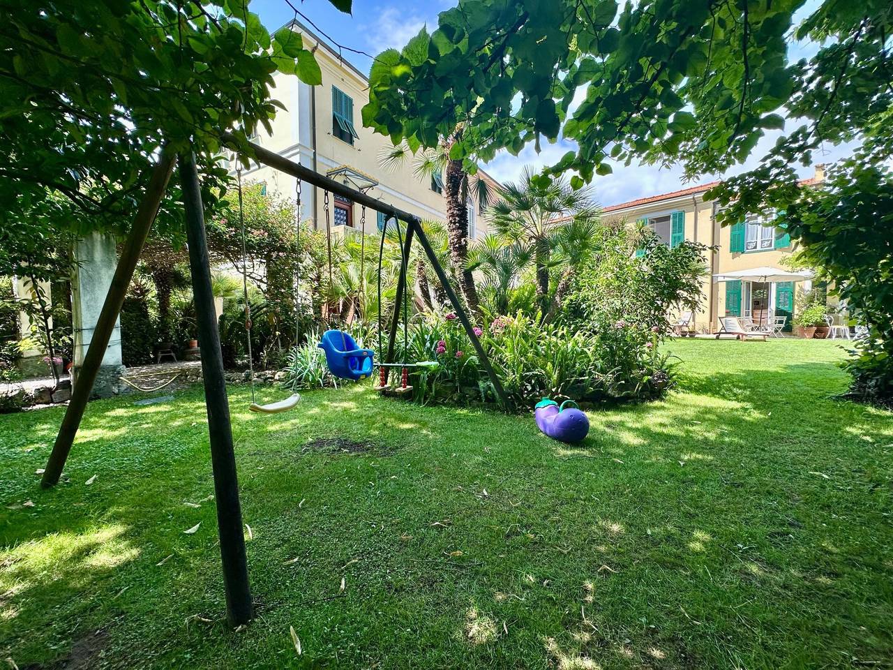 Appartamento intero, Historische Villa-Garten-Privatparkplatz-6 Gäste in Vallecrosia, Riviera di Ponente