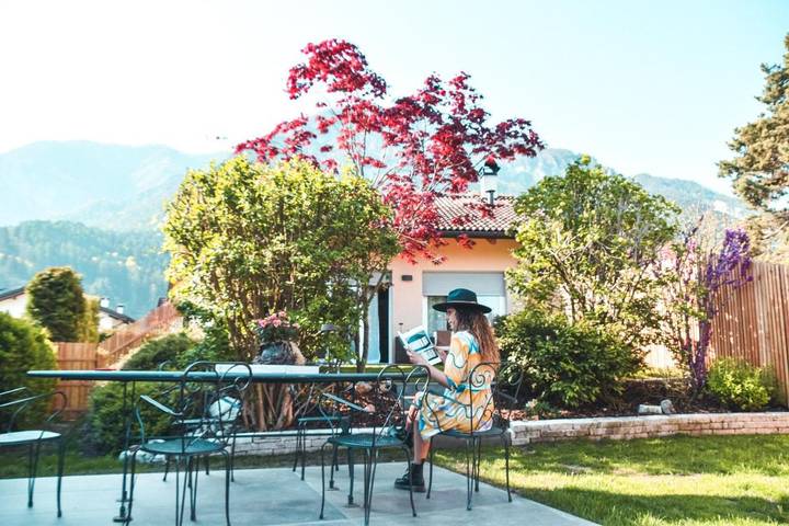 Ferienhaus für 4 Personen, mit Balkon und Whirlpool sowie Terrasse und Garten
