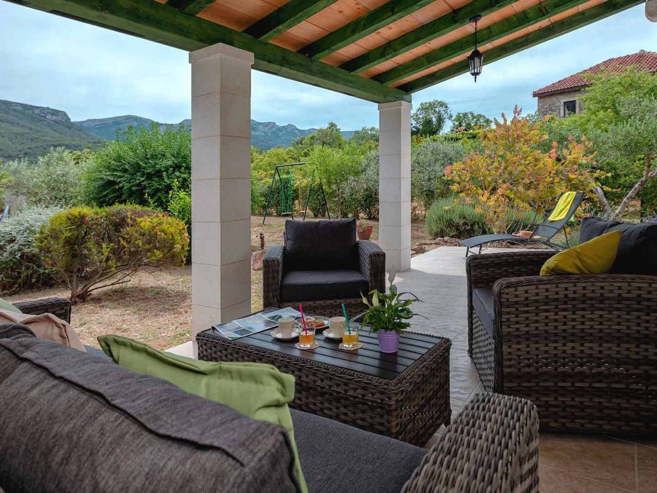 Villa "Sunshine" mit Garten, Grill und Terrasse in Jelsa, Hvar (isla)