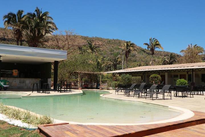 Pousadas para 4 pessoas, com piscina e jacuzzi e ainda jardim em Tocantins