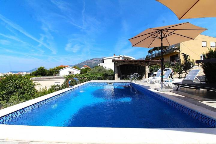 Ferienwohnung für 4 Personen, mit Balkon und Terrasse sowie Garten und Pool in Bar - 4