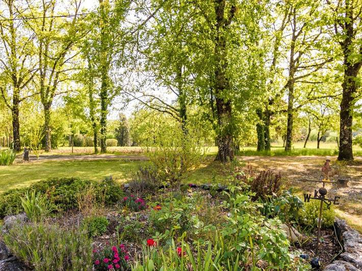 Location de vacances pour 7 personnes, avec piscine et jardin à Nadaillac-de-Rouge - 3