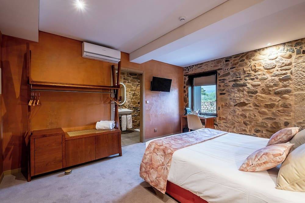 Cherry Room - Superior Double Room (reduced mobility) in Paul (Covilhã), Aldeias de Xisto