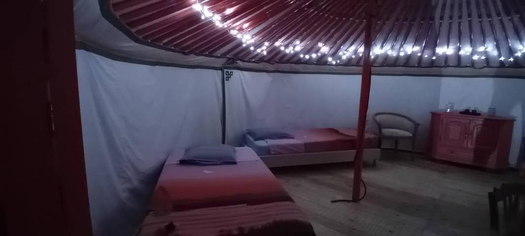 Tente pour 4 personnes, avec vue et jardin dans le Jura - 3