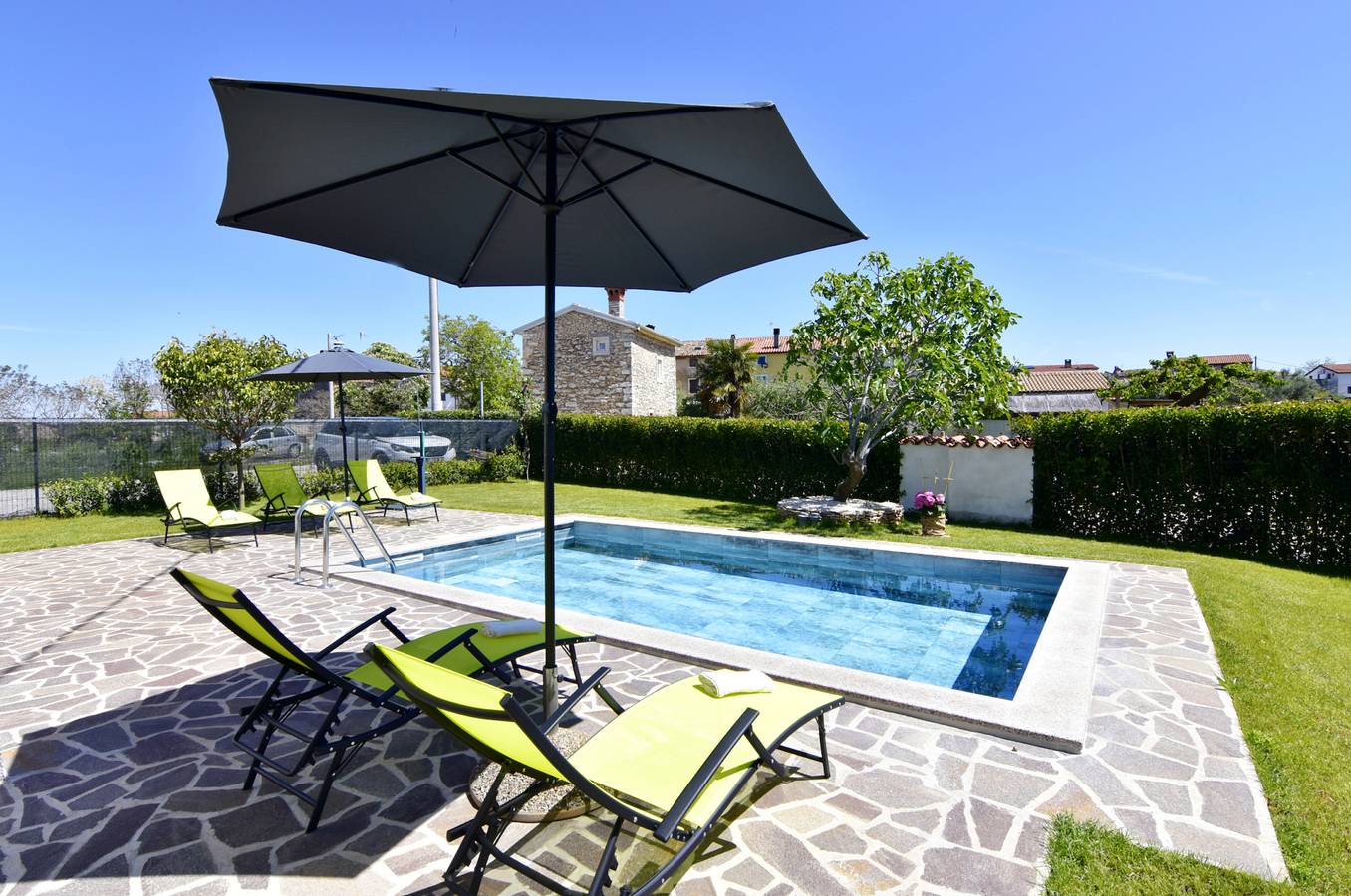 Ganze Wohnung, Entspannendes Ferienhaus mit Gemeinschaftspool in Umag und Umgebung