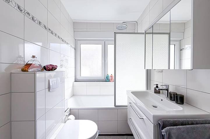 Ganze Wohnung, Helles Designer-Apt. | Terrasse & Gratis-Parken in Frankenalb