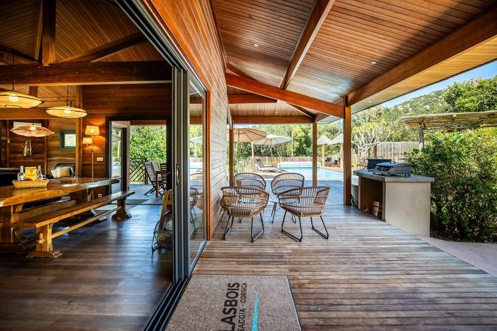 Location de vacances pour 8 personnes, avec jardin et terrasse ainsi que jacuzzi et piscine en Corse-du-Sud - 3