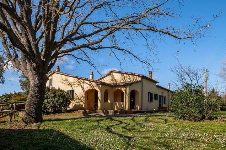 Boerderij "Rosaspina - Appartamento 1" met gedeelde tuin & Gedeeld Zwembad in Capalbio, Provincie Grosseto