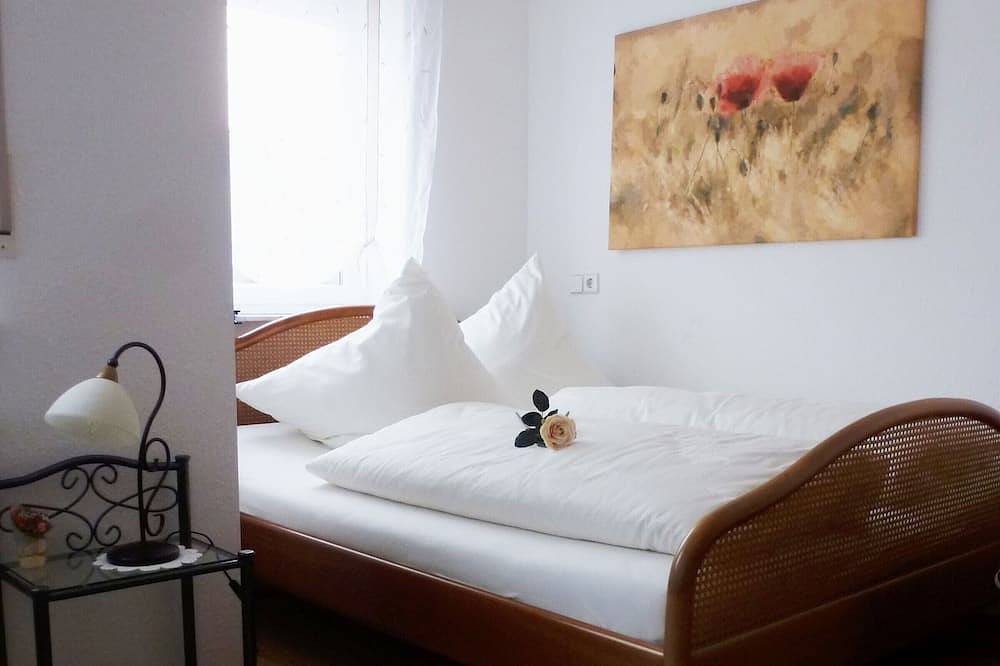 Ganze Wohnung, Ferienwohnung Vogelnest, 50qm mit Garten, 1 Schlafzimmer für max. 2 Personen in Teningen, Südschwarzwald