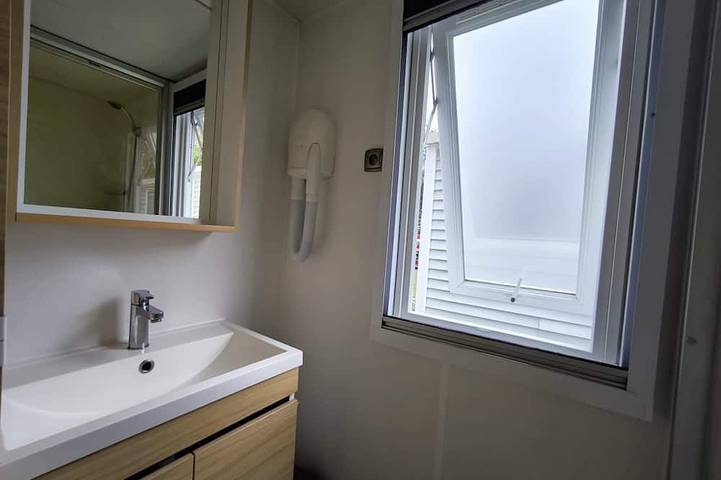 Camping pour 5 personnes, avec jacuzzi ainsi que sauna et piscine à Vendres - 4