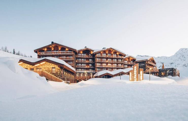 Hôtel pour 4 personnes, avec piscine et sauna ainsi que jacuzzi et balcon