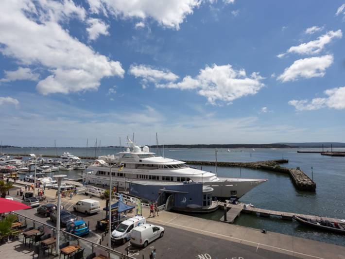 Entire apartment, Panorama - 180-Degree Harbour Views in Poole, Poole Harbour
