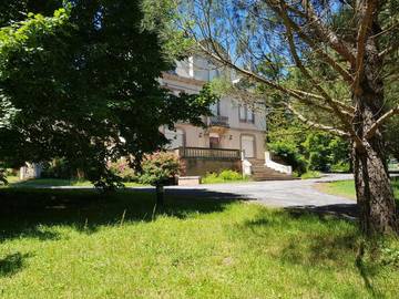 Hôtel pour 5 personnes, avec jardin ainsi que piscine et jacuzzi à Camarès