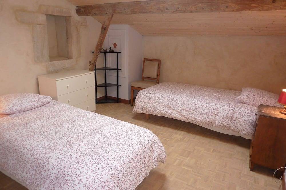 Joli gîte pour 4 près d'Uzès, climatisé, avec piscine et jardin clos in Aubussargues, Région de Nîmes