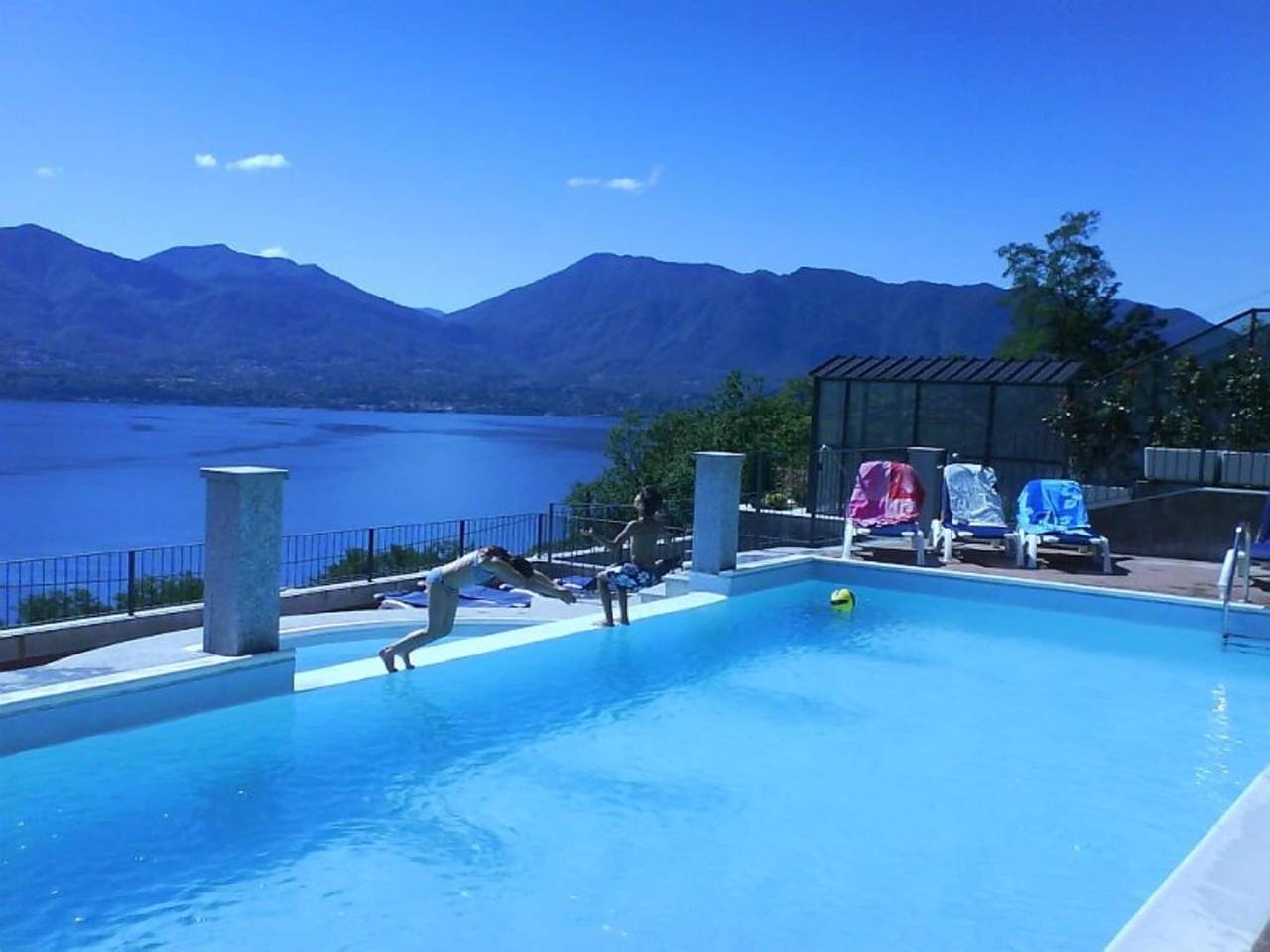 Tuinappartement aan het Lago Maggiore in Gemeente Oggebbio, Ticino Alpen en Verbano