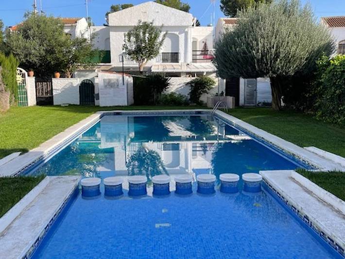 Casa para 3 personas, con piscina y jardín, Se admiten mascotas en Costa Dorada