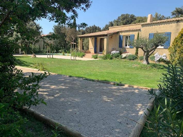 Location de vacances pour 11 personnes, avec piscine et jardin à Domazan - 2