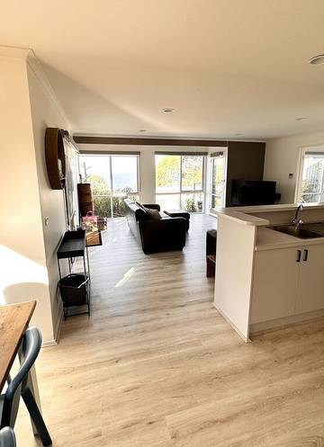 Holiday Home for 8 People in Lorne, Surf Coast Shire, Photo 2