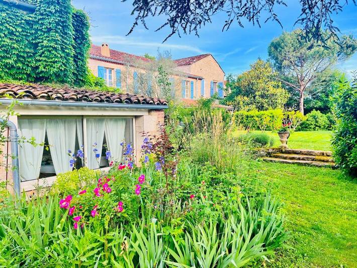 Chambre d’hôte pour 2 personnes, avec Terrasse et Jardin ainsi que Piscine et Vue dans le Lot