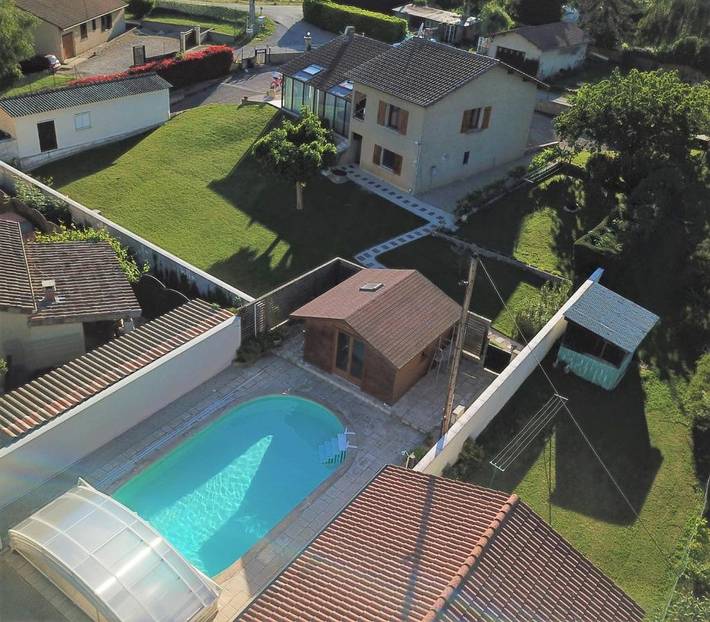 Chambre d’hôte pour 4 personnes, avec Jacuzzi et Terrasse ainsi que Jardin et Piscine à Peyrins