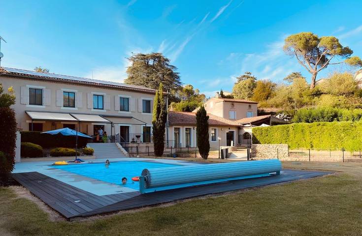 Villa pour 10 personnes, avec jardin et piscine