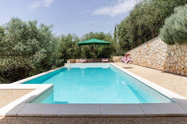 Ferienwohnung für 2 Personen, mit Terrasse und Garten sowie Pool und Sauna in Fara in Sabina