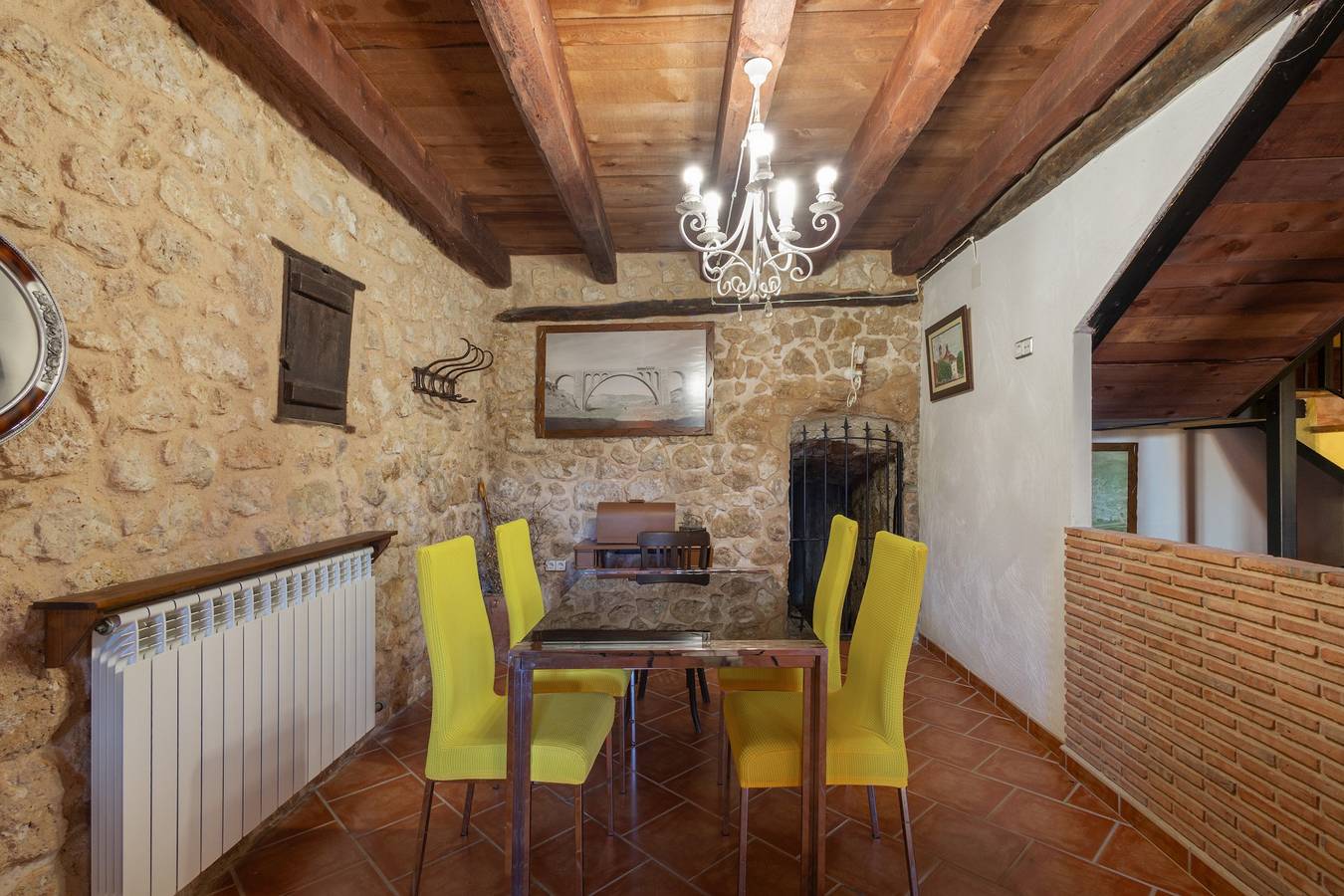 Casa rural 'Teruel Alfambra La Deshilla' con vistas a la montaña, piscina privada y jardín privado in Río Alfambra, Provincia de Teruel