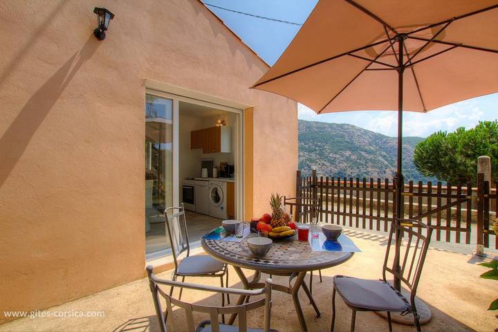 Gîte pour 3 personnes, avec Terrasse ainsi que Jardin et Vue