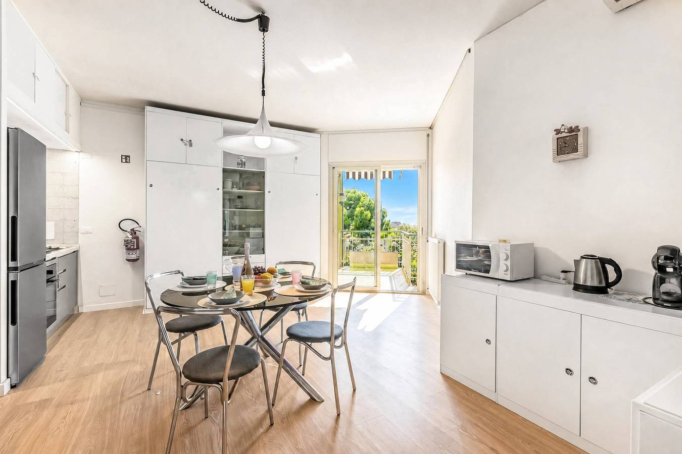 Appartamento intero, Casa Emma With Sea Glimpse Terrace Walk to Beach in Sanremo, Comune di Sanremo