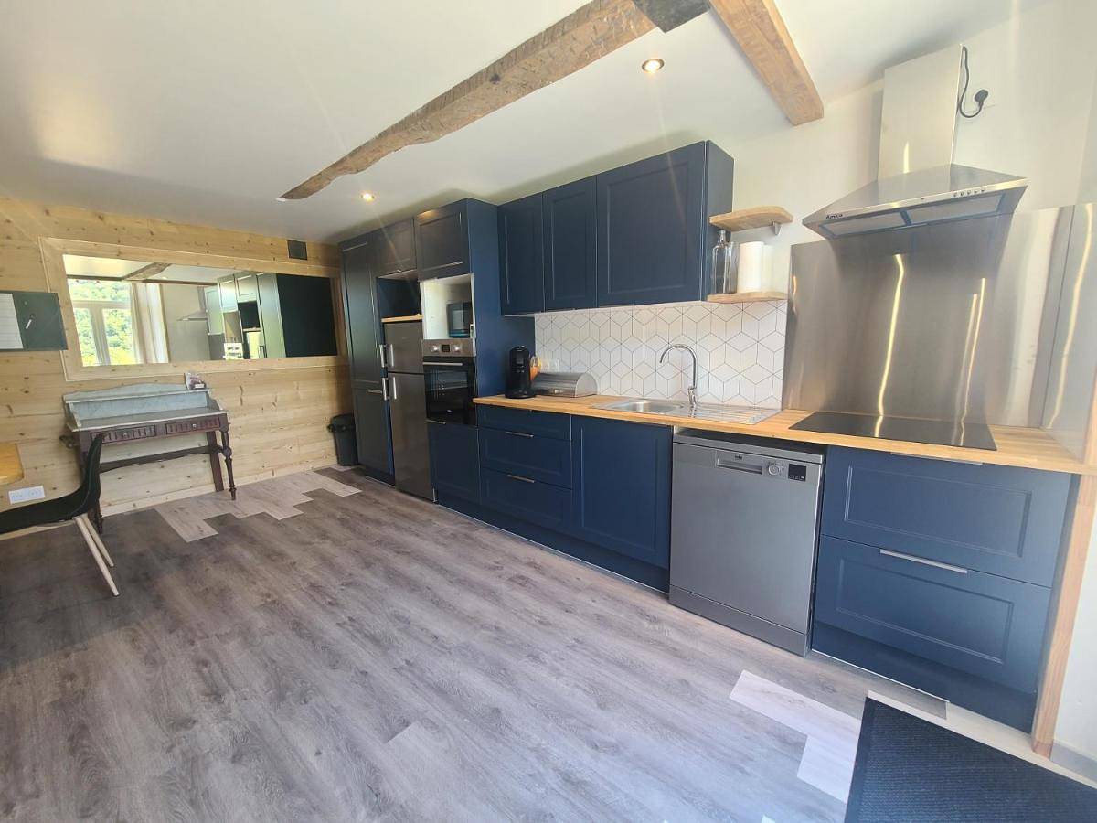 Appartement entier, Duplex Apartment in Montbrun-les-Bains, Région de nyons