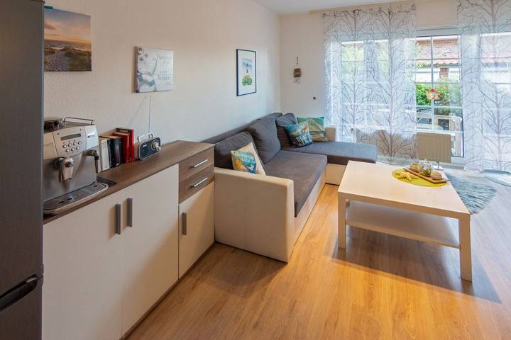 Ferienwohnung für 3 Personen, mit Terrasse und Garten in Dornumersiel