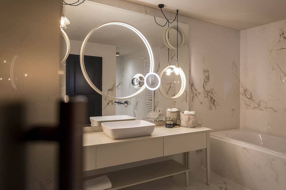 Ganze Wohnung, Neu- Messnerhaus Suite - stilvoll genießen im Zentrum von Seis (Kastelruth) in Seis am Schlern, Kastelruth