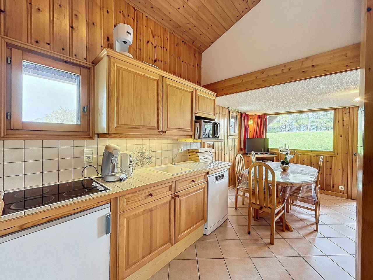 Ganze Wohnung, 4-Zimmer-Wohnung in der Nähe des Dorfes Combloux, Terrasse mit Mont-Blanc-Blick, Garage in Combloux, Pays du Mont-Blanc