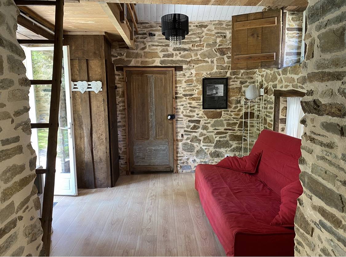2 Bed Cottage - Sleeps 6 - Garden & Pool Access in Périgord-Limousin Regional Nature Park