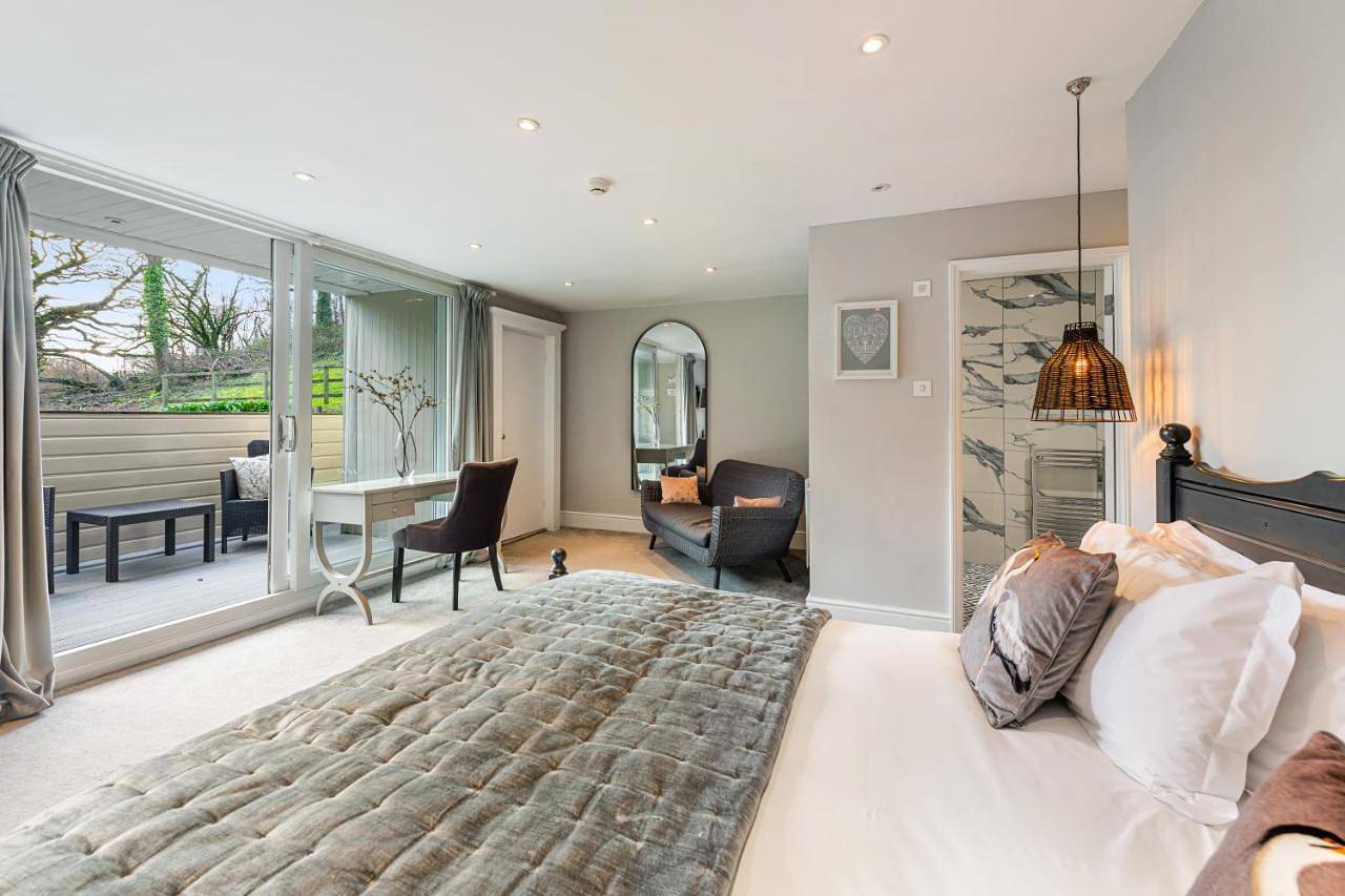 Twin Room with Private Bathroom in Kingskerswell, Devon