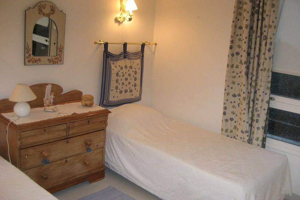 Villa Pieds Dans L Eau Dans Domaine Prive Et Gardienne Du Cap Bénat in Cap Bénat, Bormes-les-Mimosas