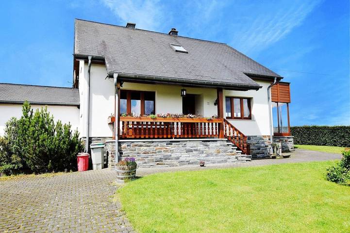 Location de vacances pour 9 personnes, avec jardin à St. Vith