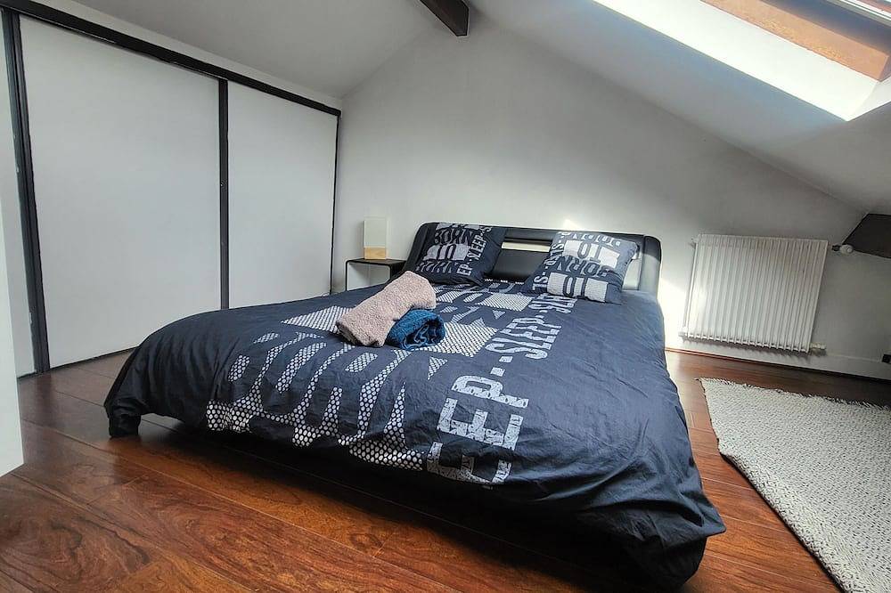 Entire apartment, Grand Duplex Near Paris & Rer A - 6 travellers in Saint-Maur-des-Fossés, Val-de-Marne