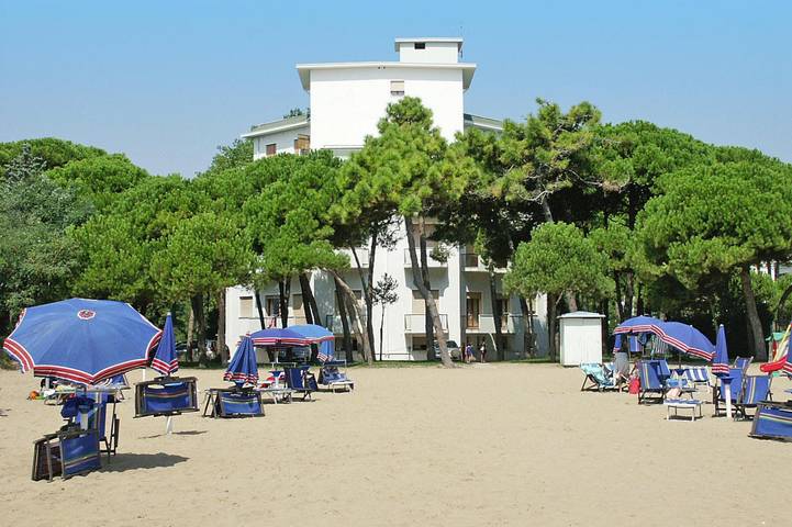 Ferienwohnung für 4 Personen, mit Balkon/Terrasse und Balkon sowie Terrasse und Garten in Jesolo - 2