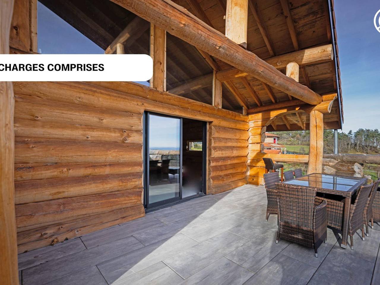 3-Zimmer-Hütte mit Billard und Jacuzzi in Saint-Jean-Soleymieux, Montbrison